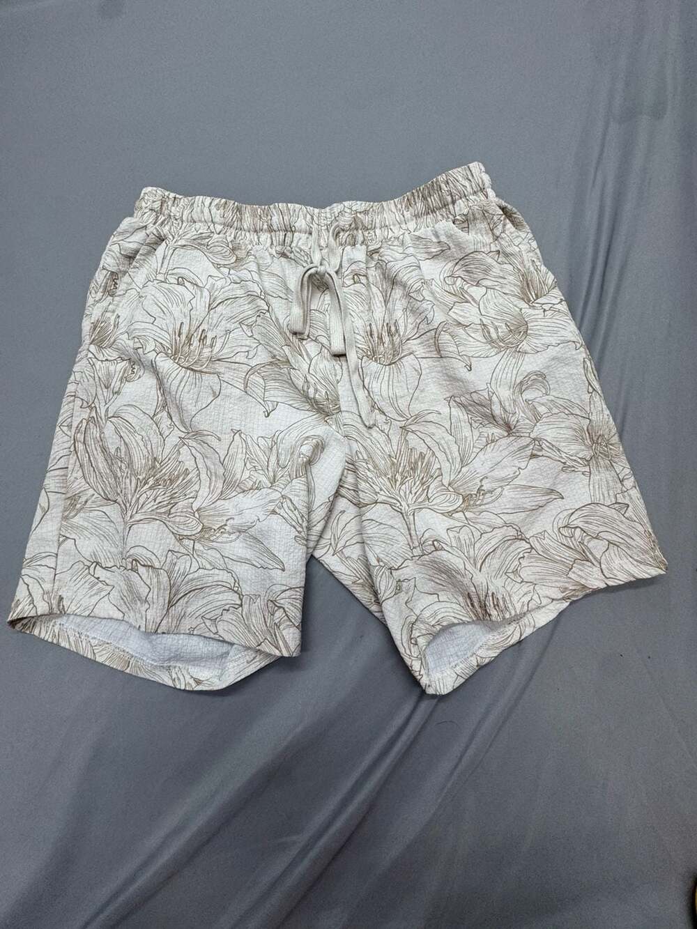 Massive Luxury Shorts Size L Tan Floral Print Drawstring Beach